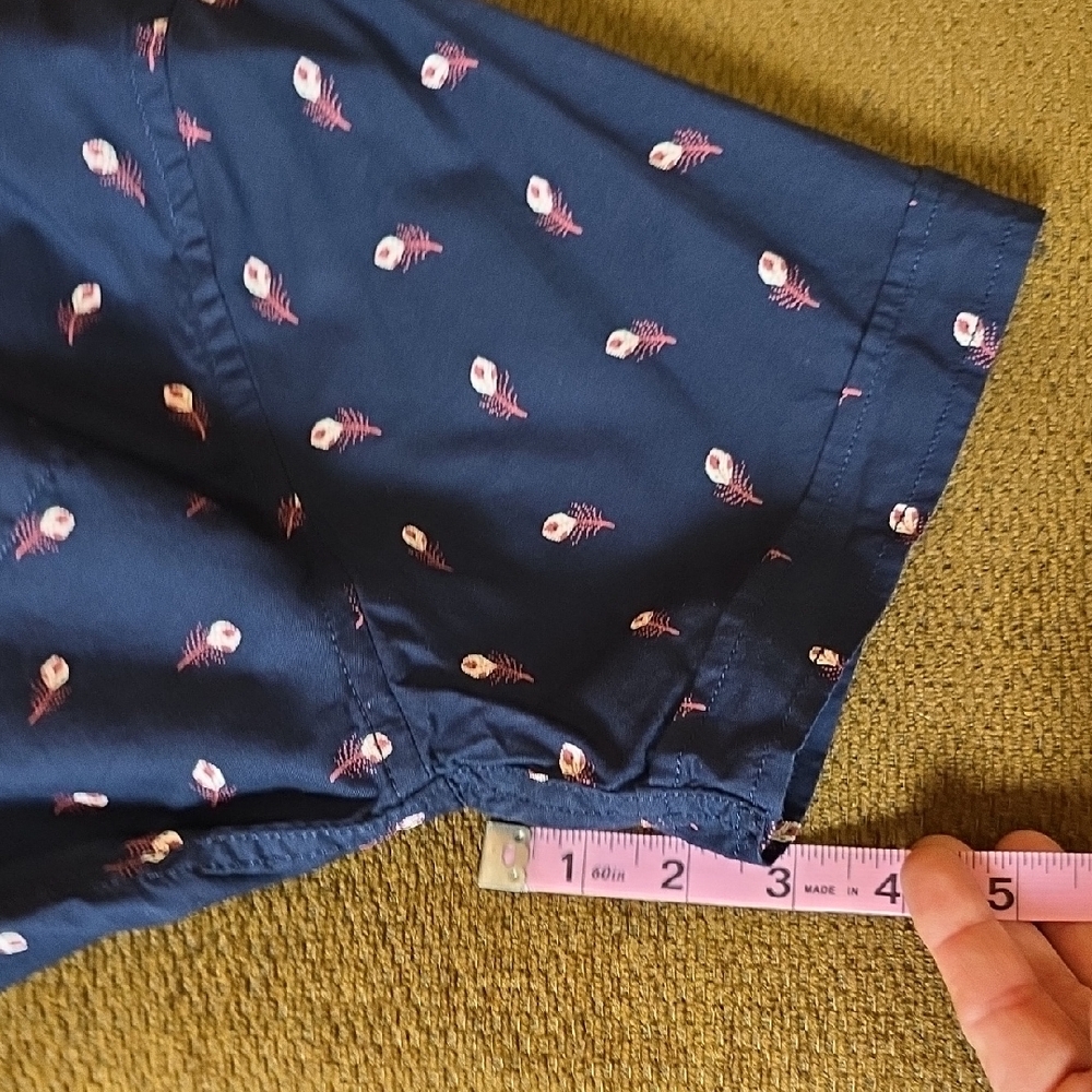 Banana Republic Navy Short-Sleeve Button-Down Shirt with Red&Cream Feather - Picture 8 of 8